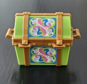 Playmobil accessory GREEN CHEST / TRUNK W/ GOLD BANDS , For PRINCESS.
